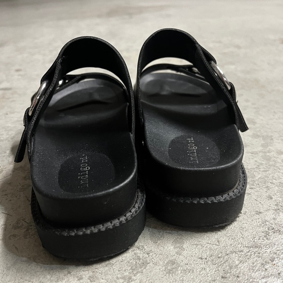 Indigo Black Faux Leather Platform Sandals / Slides - Size 5.5 - Picture 4 of 11